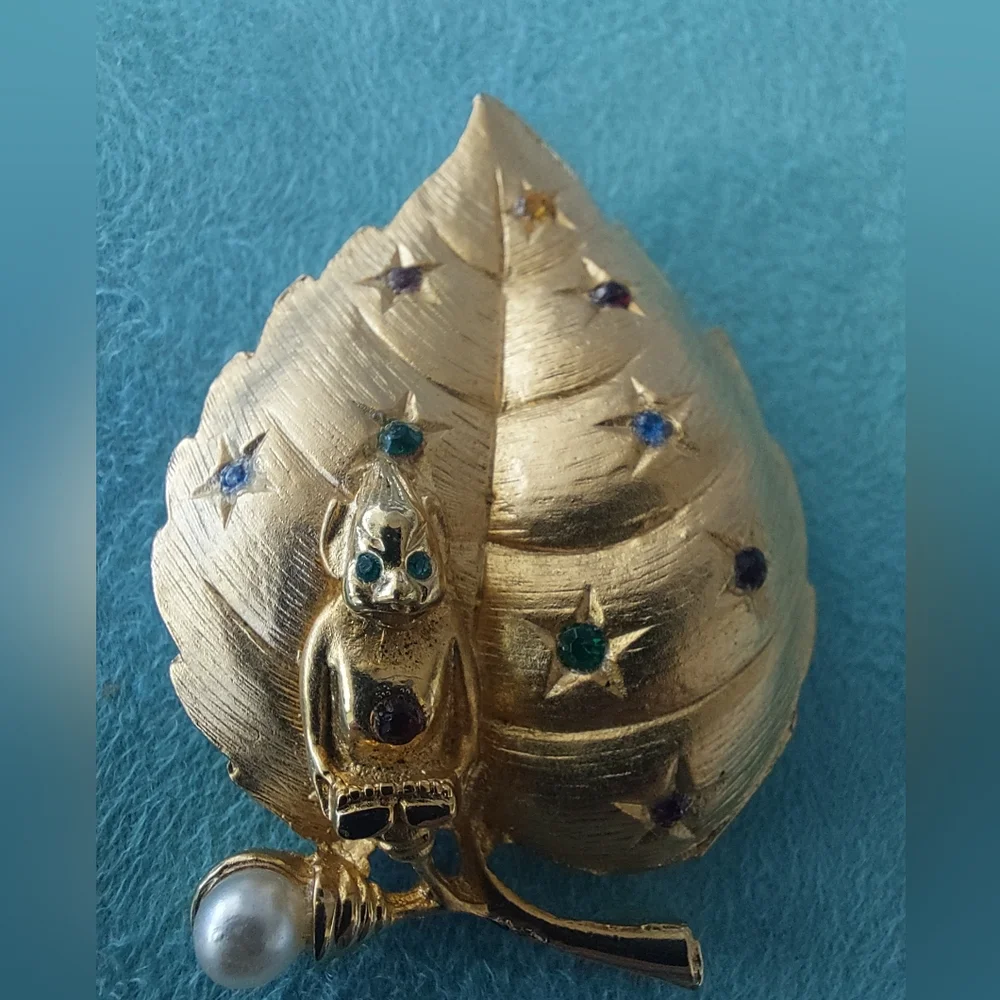 Monkey Figurine Gold-tone Leaf Brooch, Rhinestone Accents & Faux Pearl, Estate
